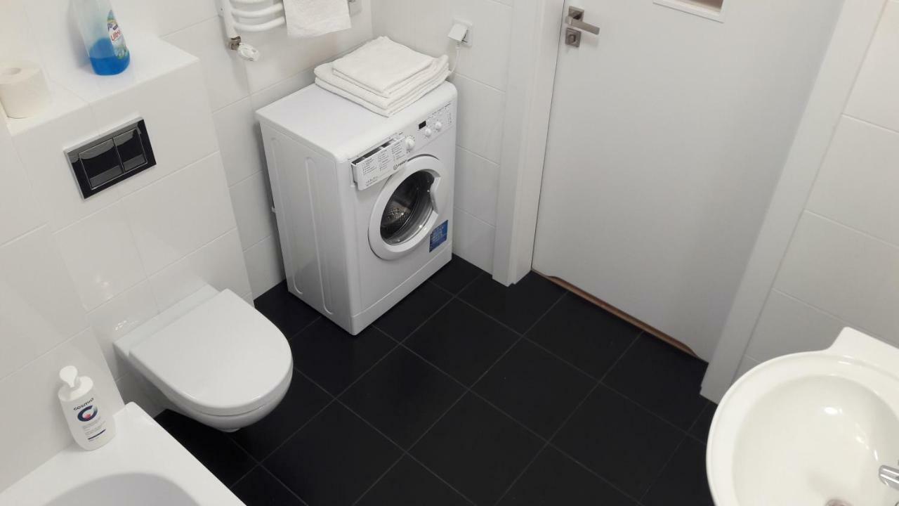 Newburg Apartments Wolska Варшава Екстериор снимка